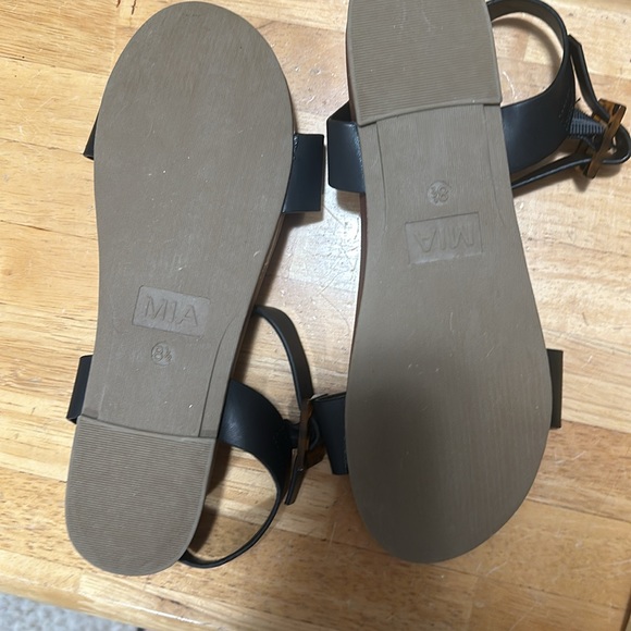 Sandals - Picture 2 of 3